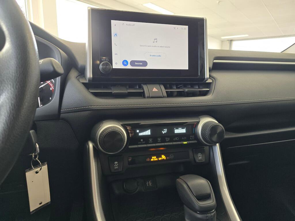 Used 2025 Toyota RAV4 LE image 28