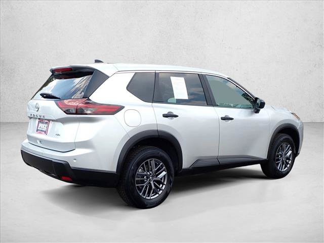 Used 2024 Nissan Rogue S AWD/4WD image 4