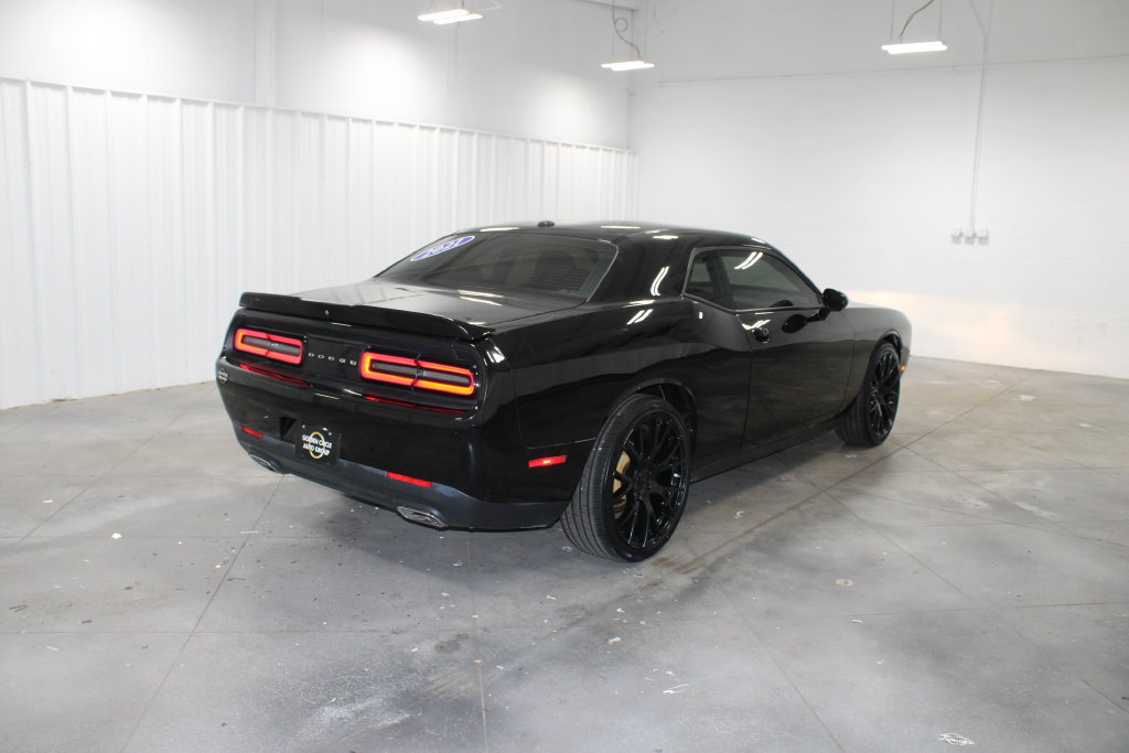 Used 2021 Dodge Challenger SXT RWD image 9