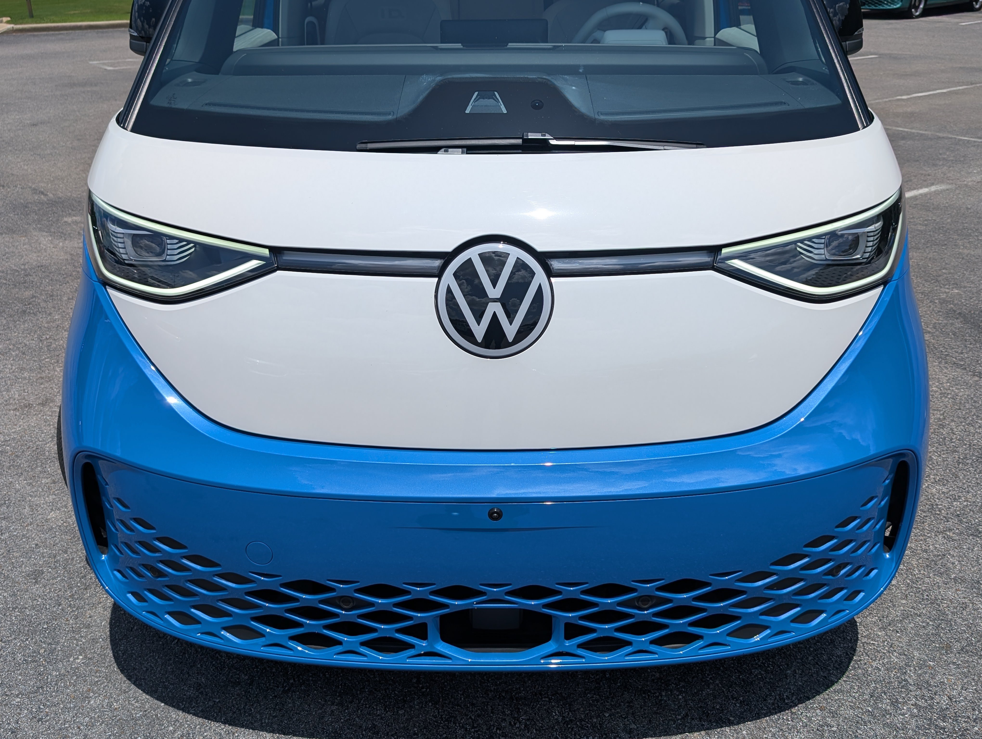 Used 2025 Volkswagen ID. Buzz Pro S Plus RWD image 12