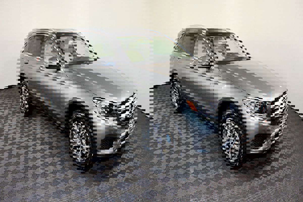 Used 2017 Mercedes-Benz GLC 300 4MATIC image 5