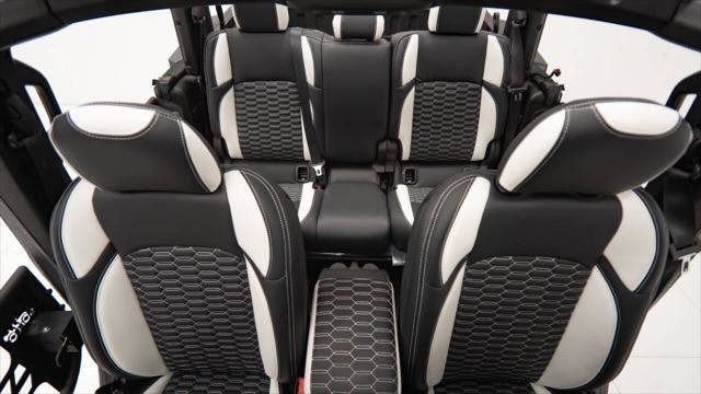 Used 2025 Jeep Gladiator Sport image 21