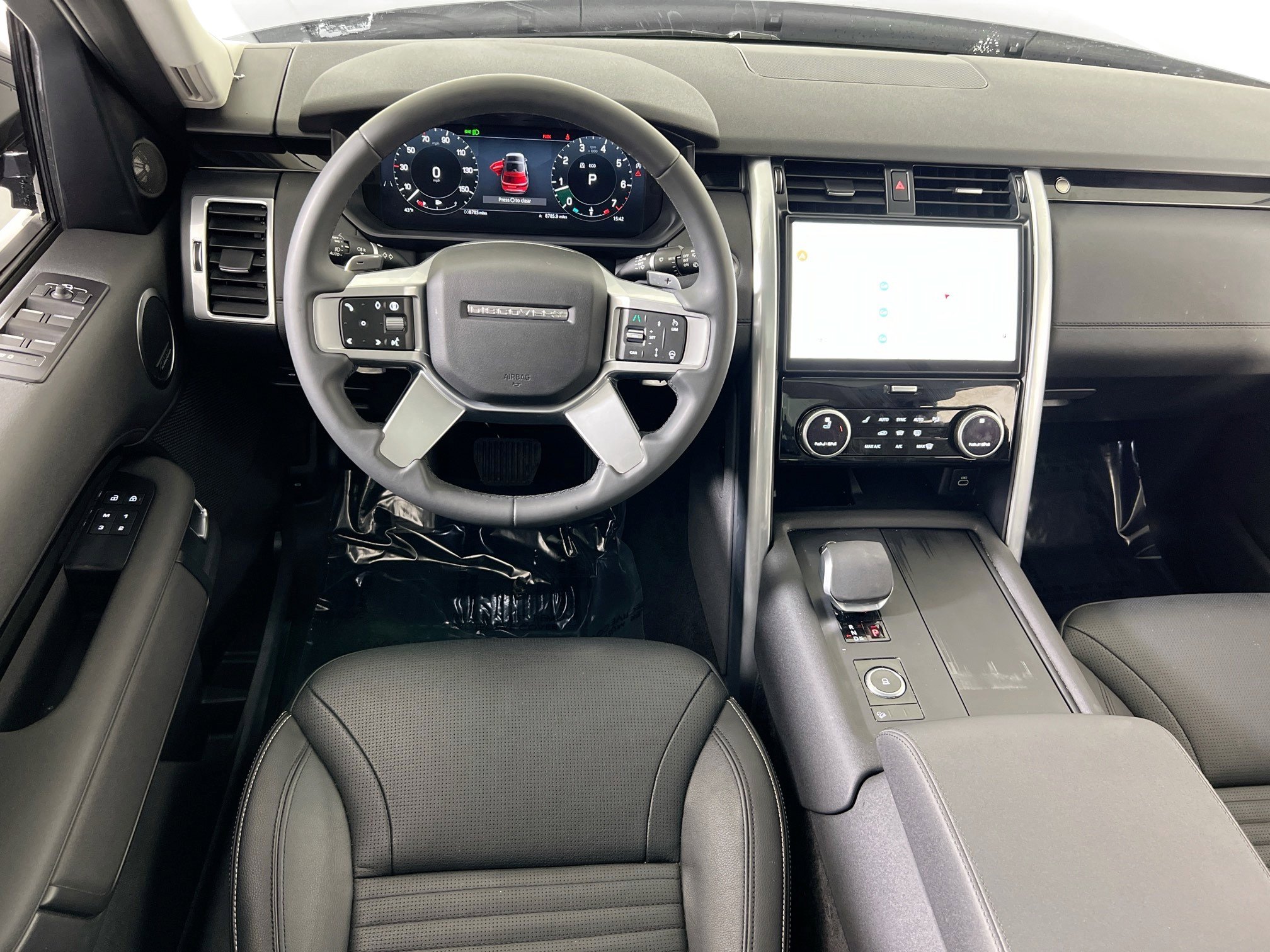 Used 2024 Land Rover Discovery S image 24
