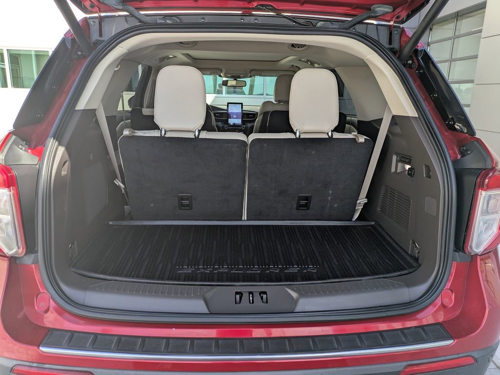 Used 2020 Ford Explorer Platinum w/ Premium Technology Package image 13