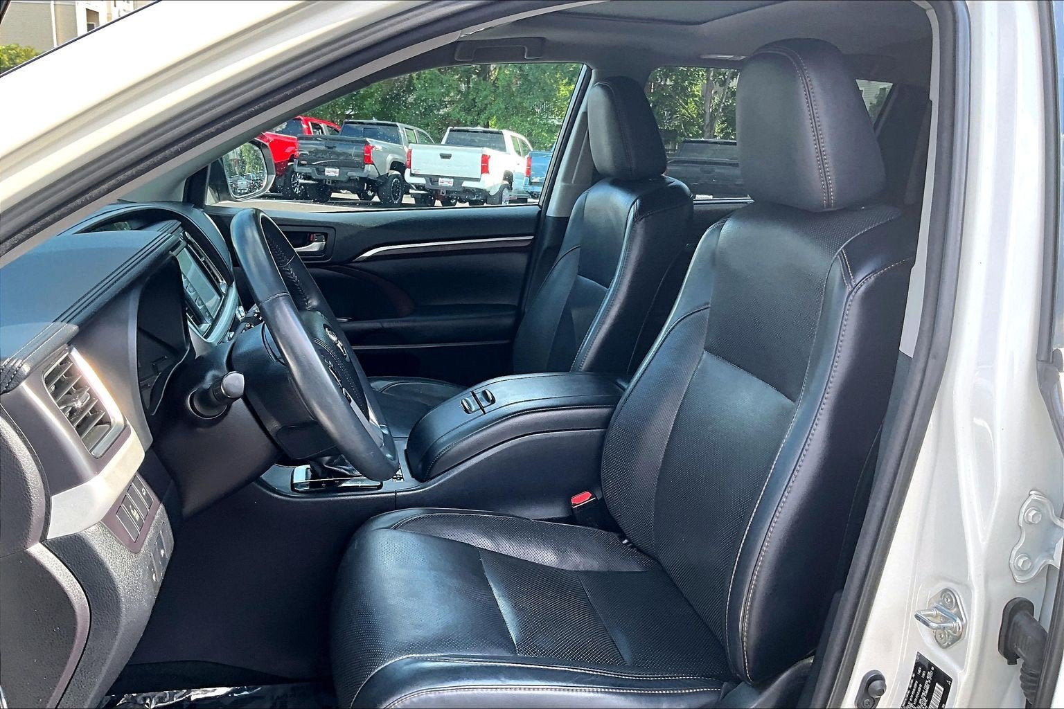 Used 2016 Toyota Highlander Limited AWD/4WD image 24