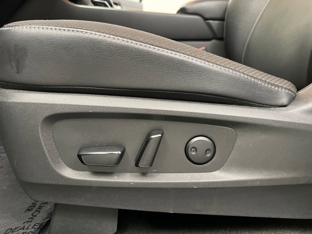 Used 2025 Nissan Pathfinder SL image 10