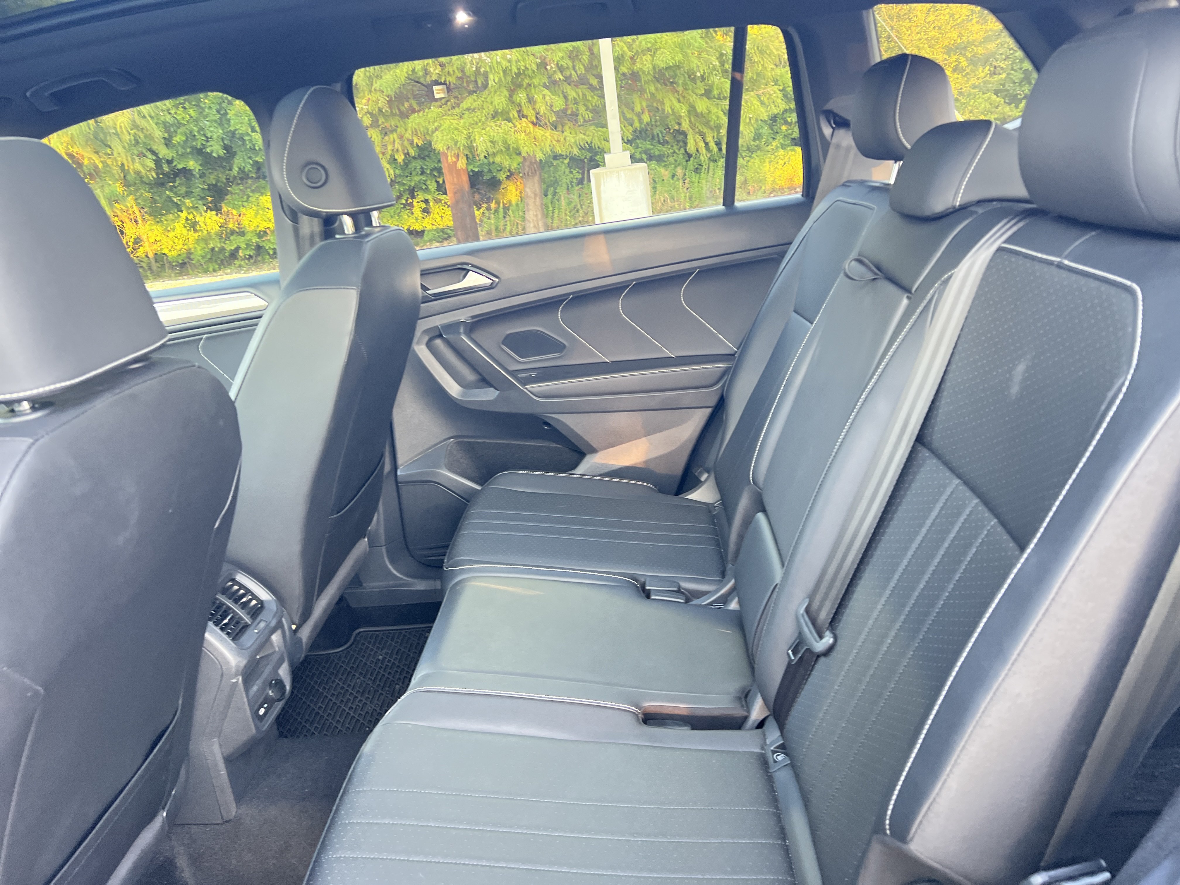 Used 2023 Volkswagen Tiguan SE R-Line FWD image 24