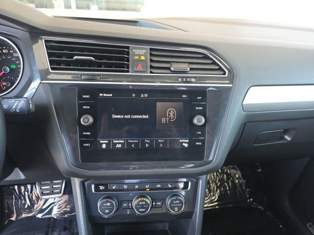 Used 2020 Volkswagen Tiguan SE R-Line image 28