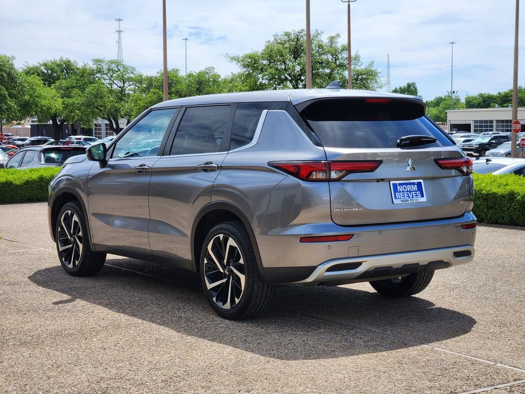 Used 2022 Mitsubishi Outlander SE image 7