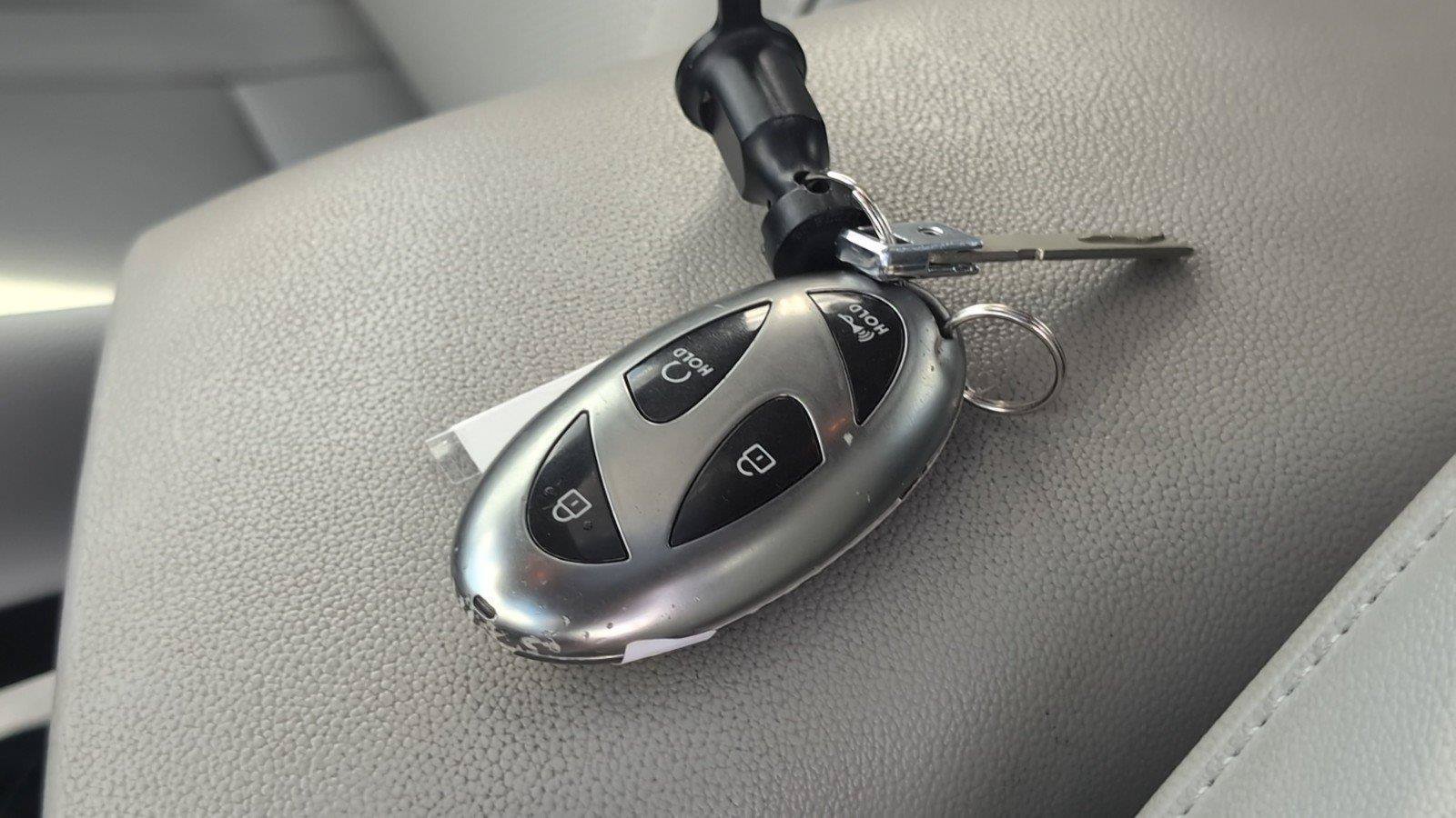 Used 2024 Hyundai Elantra Limited FWD image 16