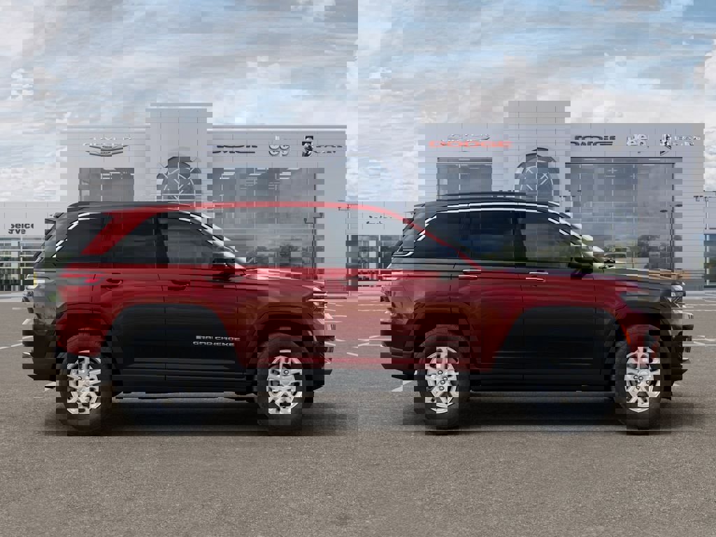 New 2025 Jeep Grand Cherokee Laredo w/ Trailer Tow Package image 21