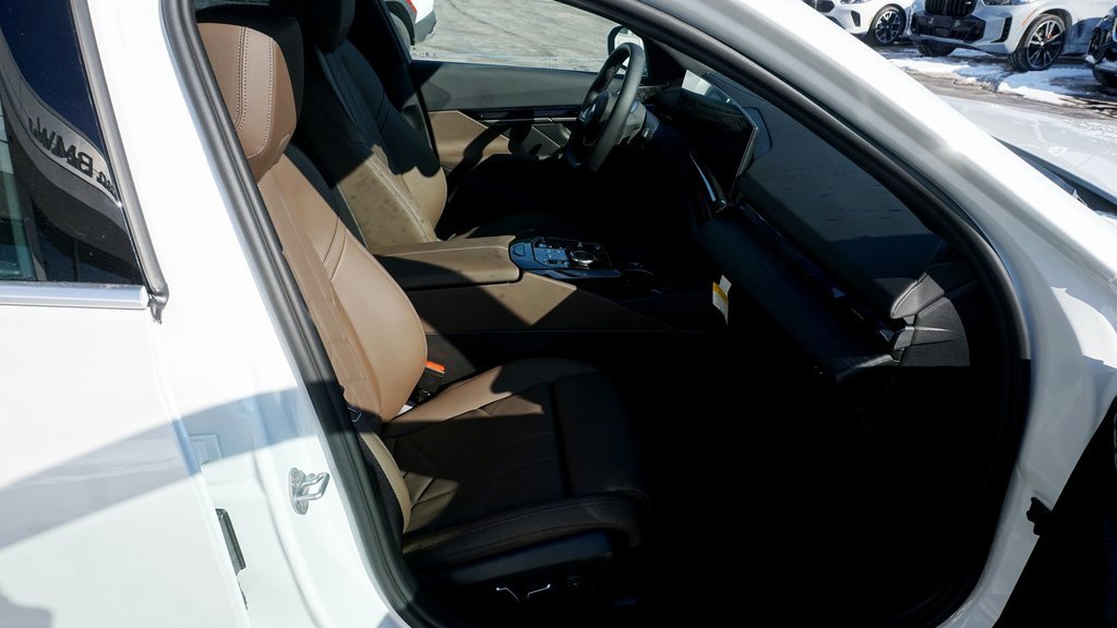 New 2026 BMW i5 eDrive40 image 11