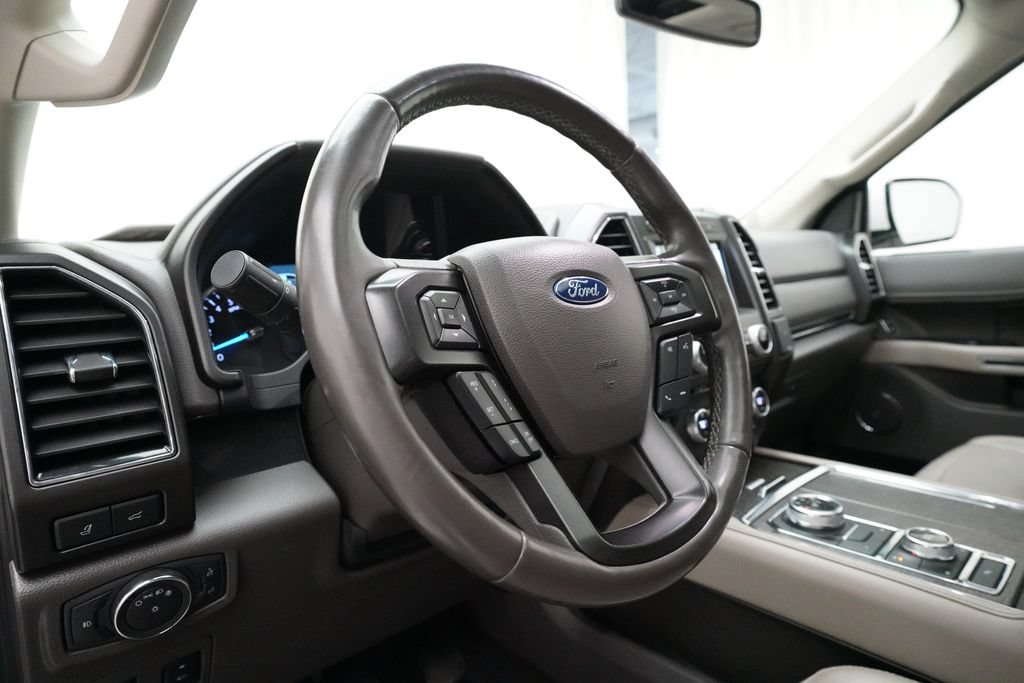 Used 2018 Ford Expedition Limited w/ Equipment Group 301A AWD/4WD image 8