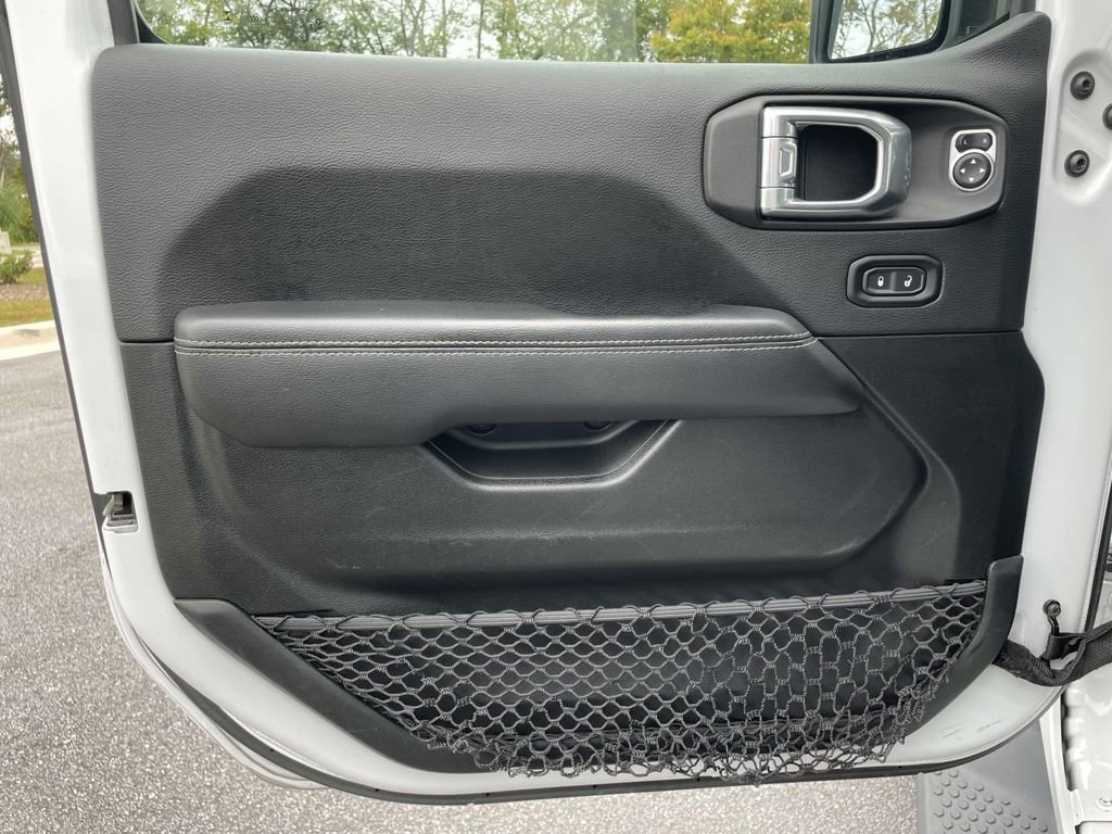 Used 2021 Jeep Wrangler Unlimited Sahara image 6