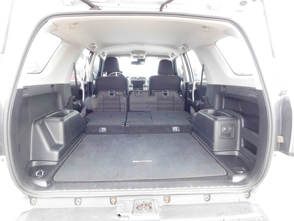 Used 2020 Toyota 4Runner SR5 AWD/4WD image 19