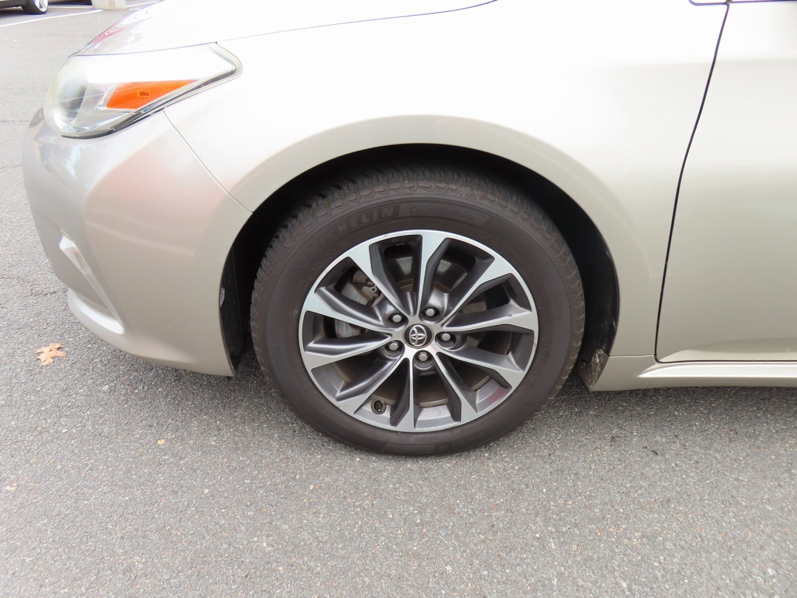 Used 2016 Toyota Avalon XLE Plus image 11