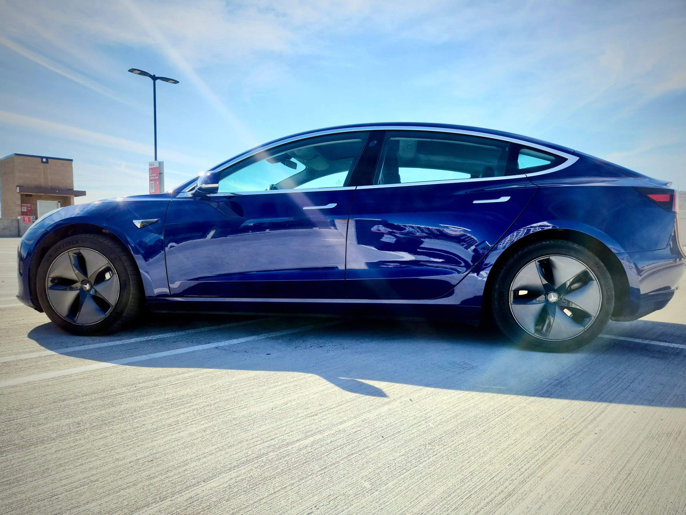 Used 2018 Tesla Model 3 Mid Range RWD image 1