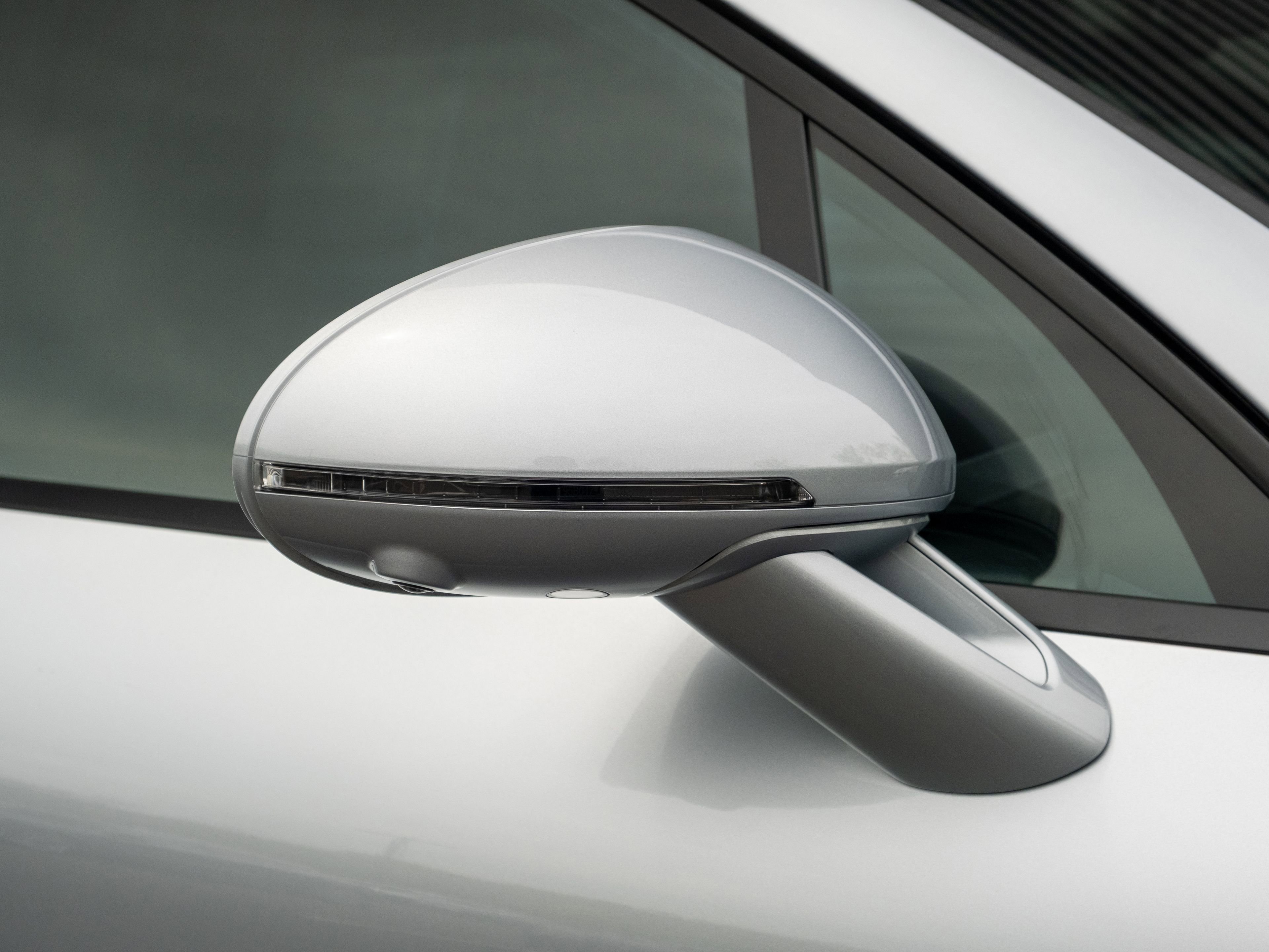 Certified 2026 Porsche Macan AWD/4WD image 37