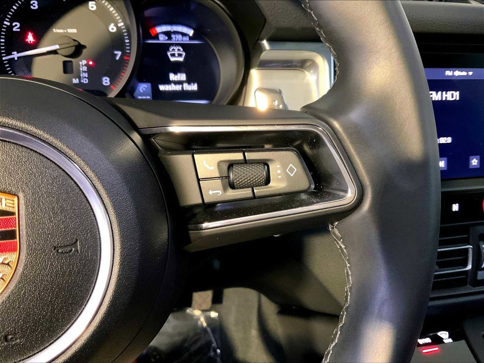 Certified 2025 Porsche Macan image 28