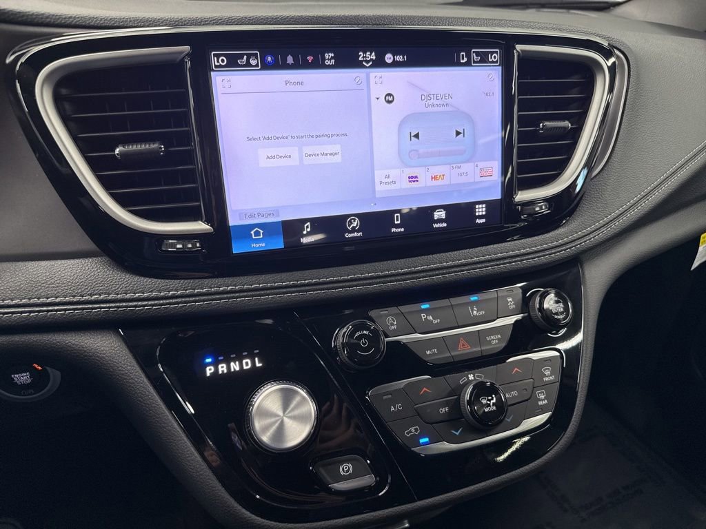 Used 2026 Chrysler Pacifica Select FWD image 21