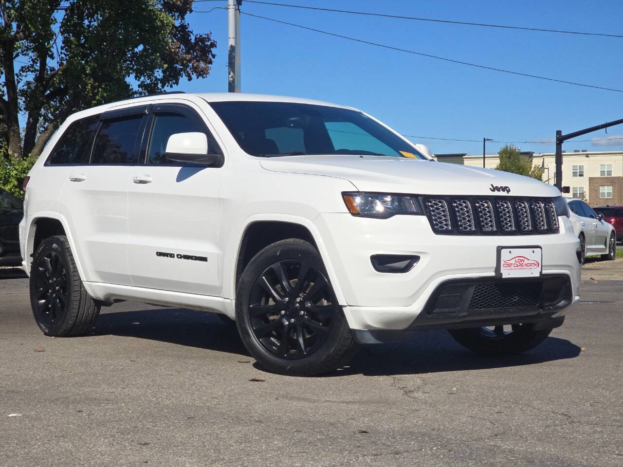 Used 2017 Jeep Grand Cherokee Altitude image 1