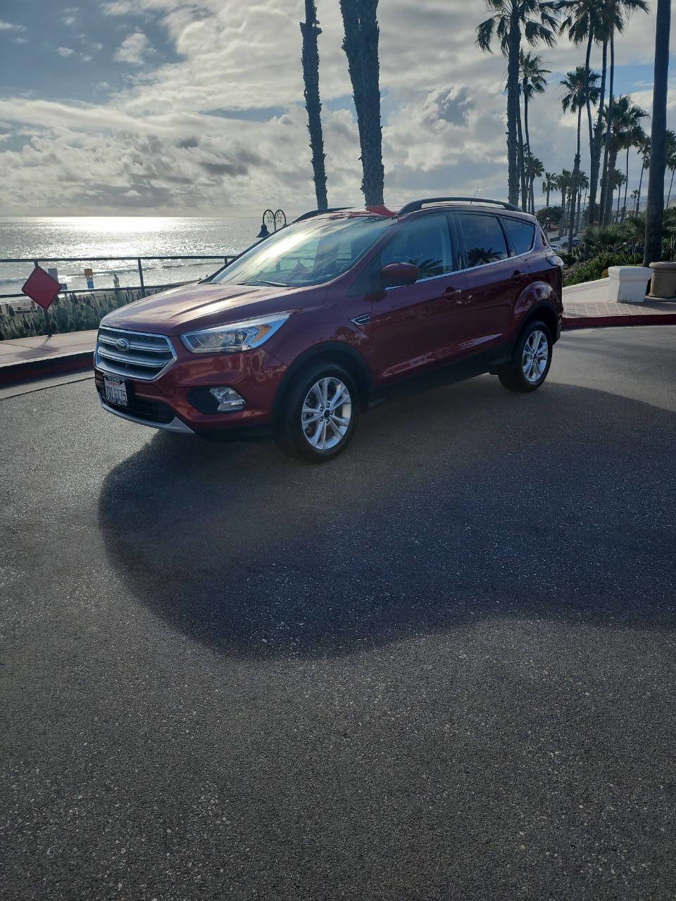 Used 2017 Ford Escape SE w/ SE Leather Comfort Package FWD image 2