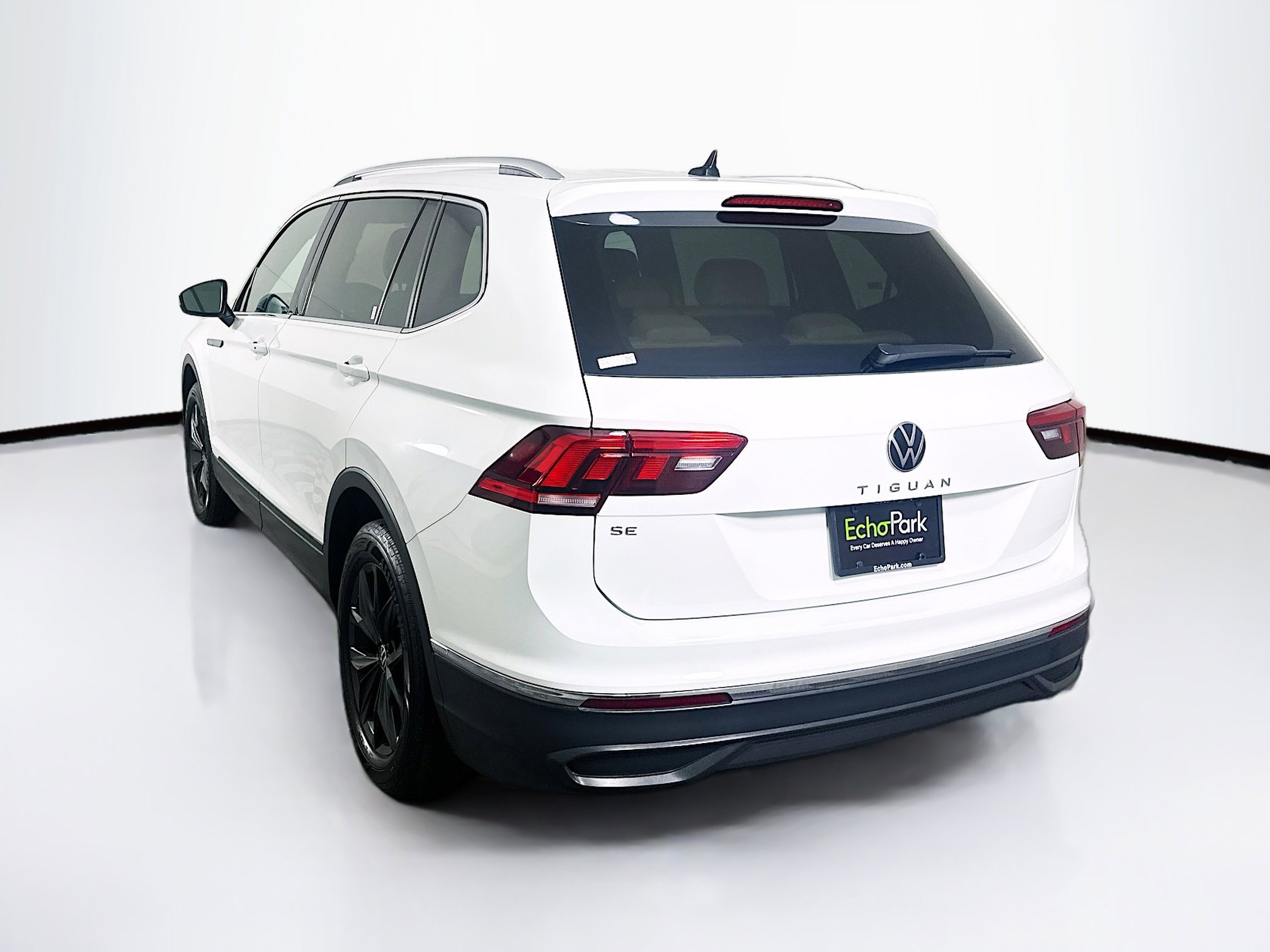 Used 2024 Volkswagen Tiguan SE image 5