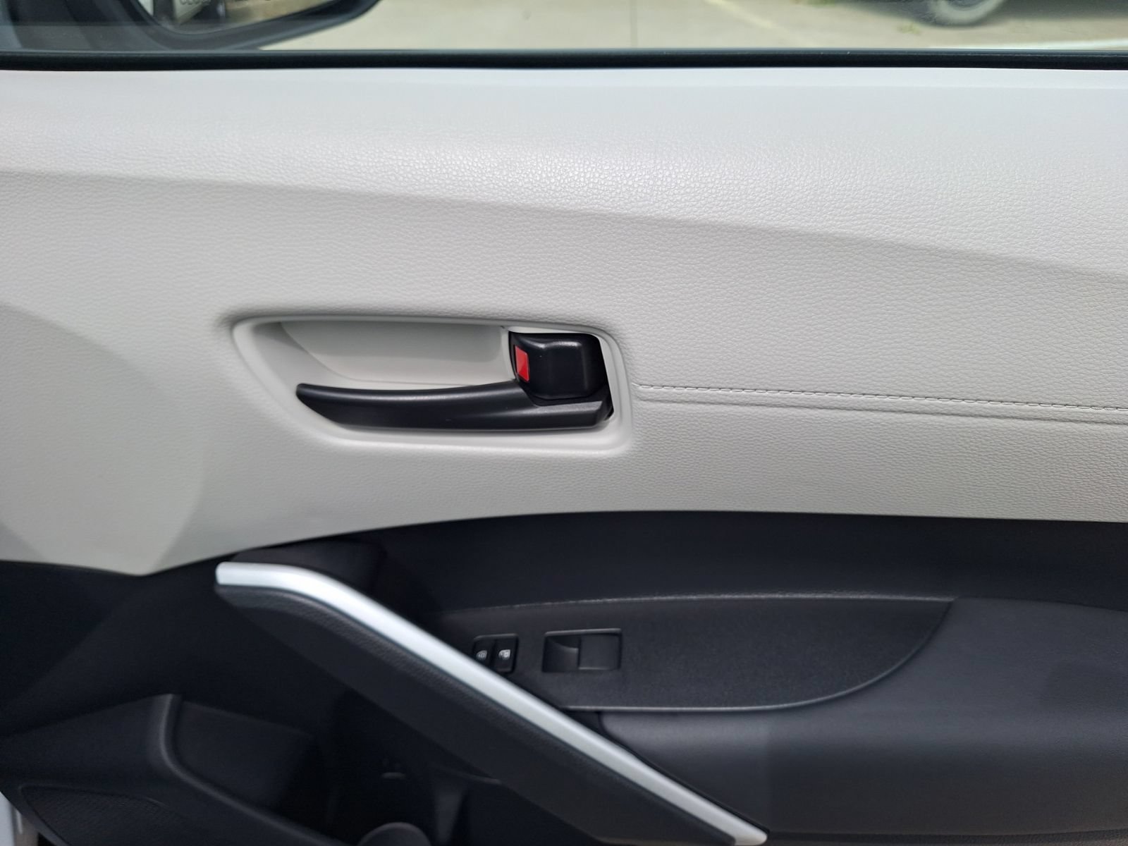 Used 2026 Toyota Corolla Cross L FWD image 33