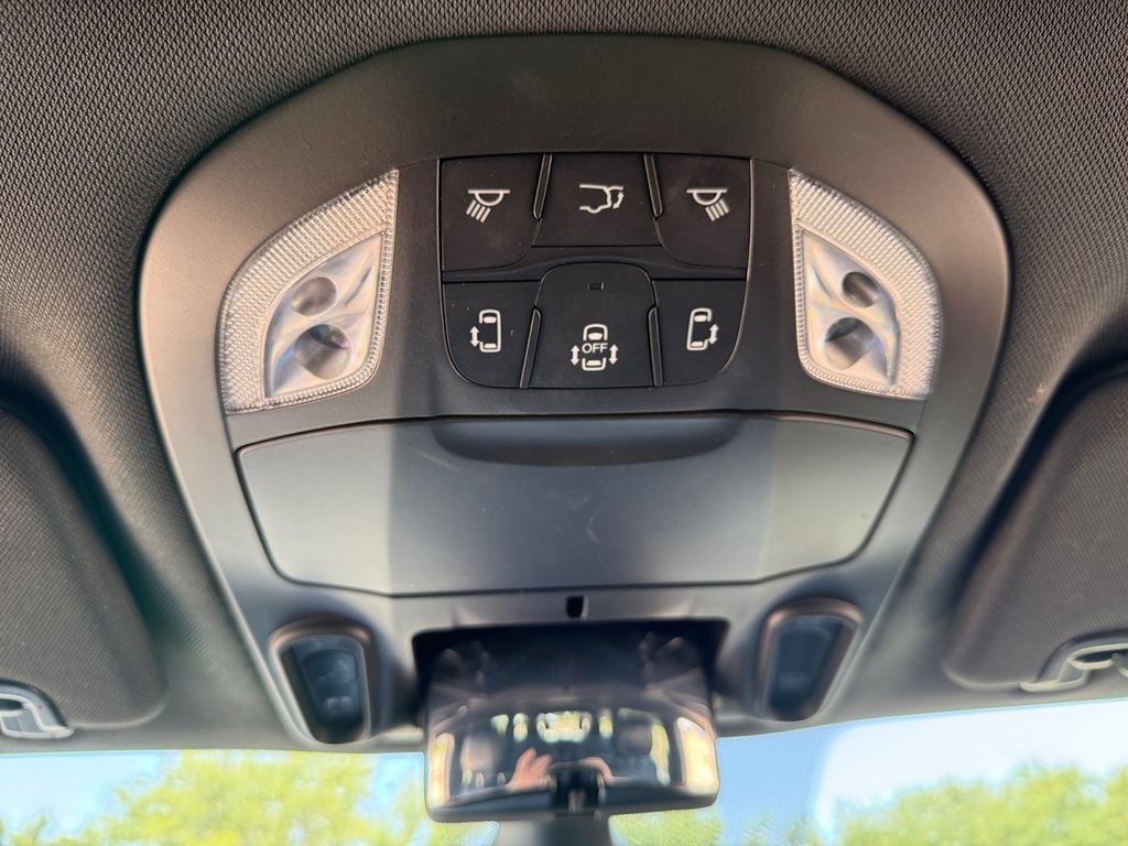 Used 2025 Chrysler Pacifica Limited FWD image 50