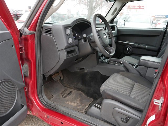 Used 2010 Jeep Commander Sport image 12