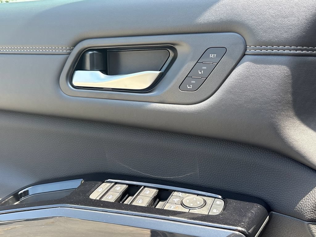 New 2026 Nissan Pathfinder Platinum FWD image 10