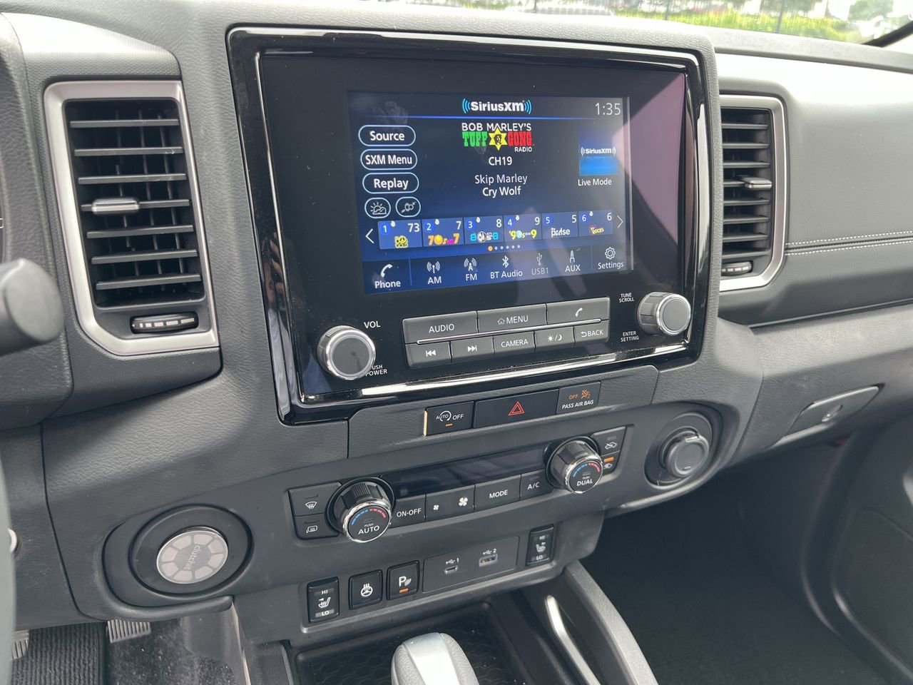 Used 2024 Nissan Frontier SV w/ Technology Package RWD image 8