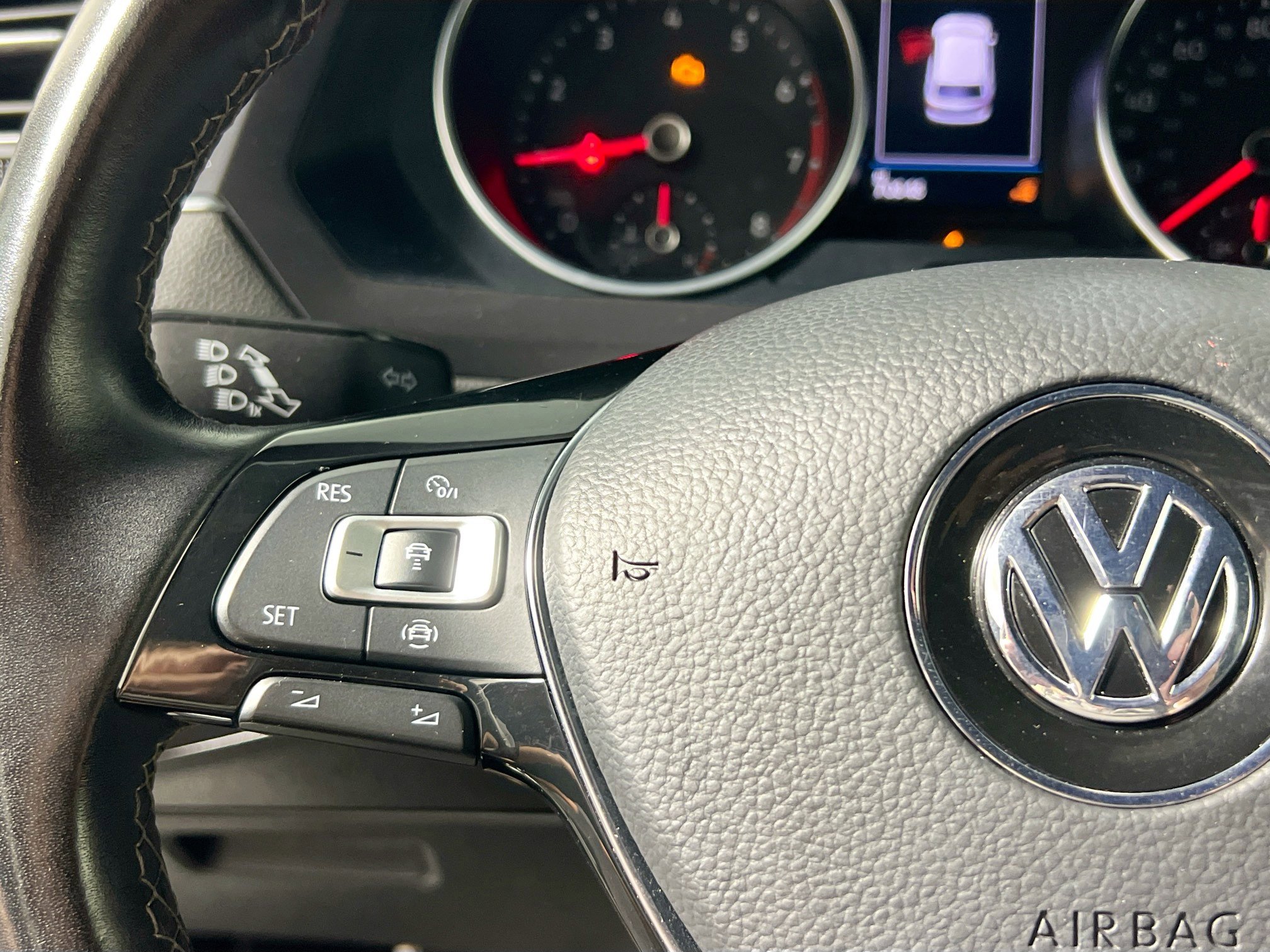 Used 2021 Volkswagen Tiguan SE R-Line image 18