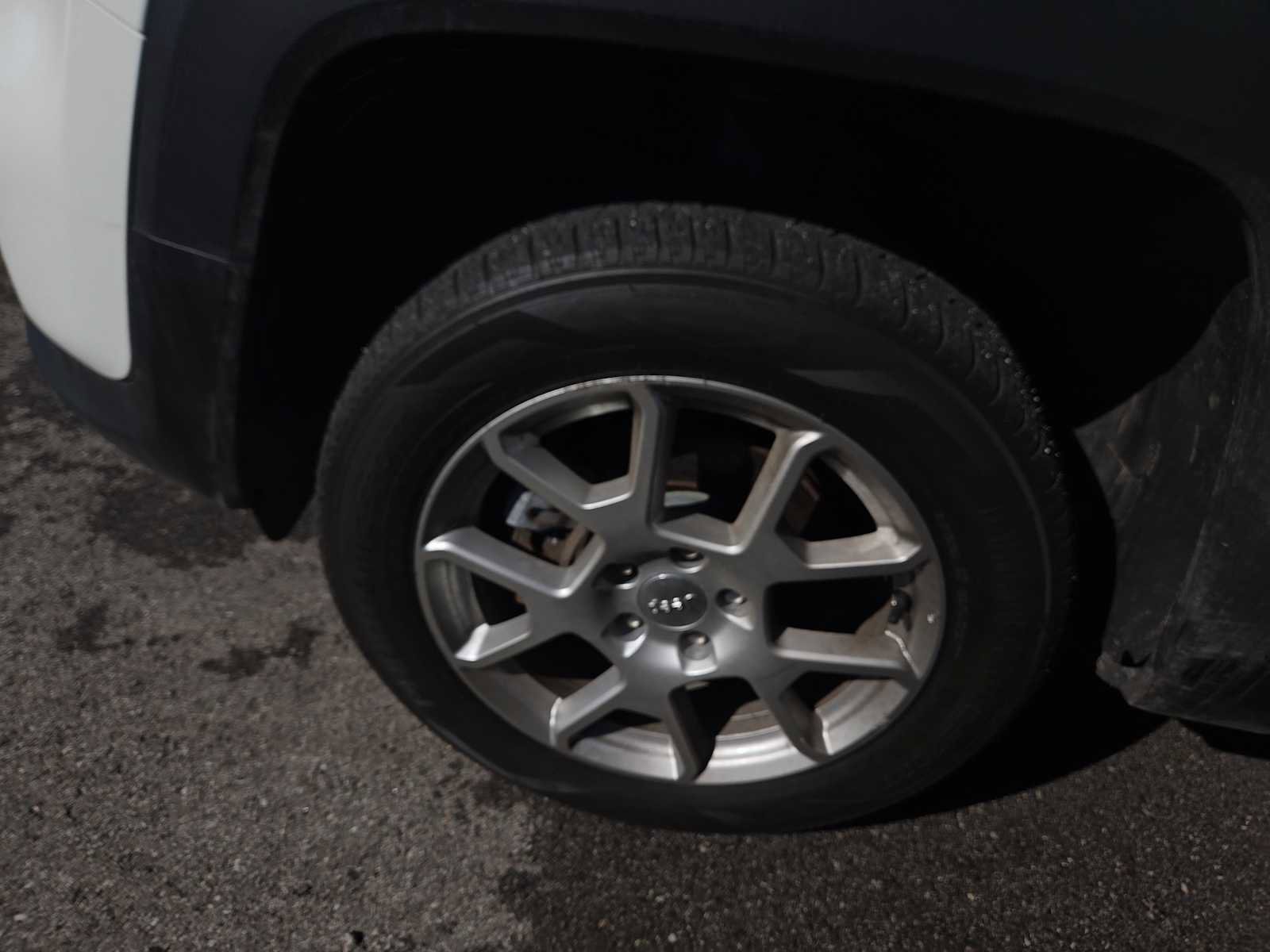 Used 2020 Jeep Renegade Latitude w/ Cold Weather Group image 6