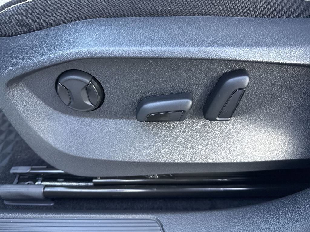 New 2025 Volkswagen Taos SE AWD/4WD image 10