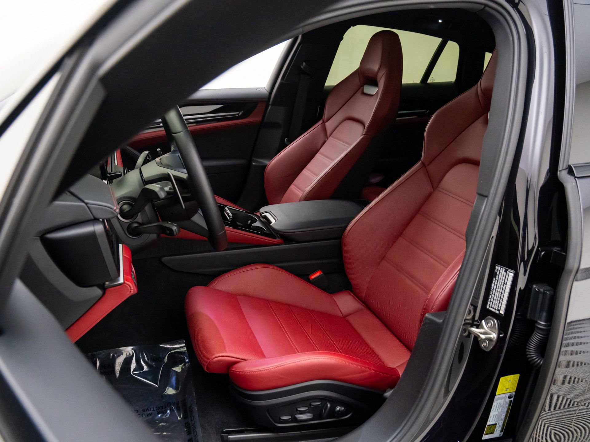 Used 2024 Porsche Panamera image 15