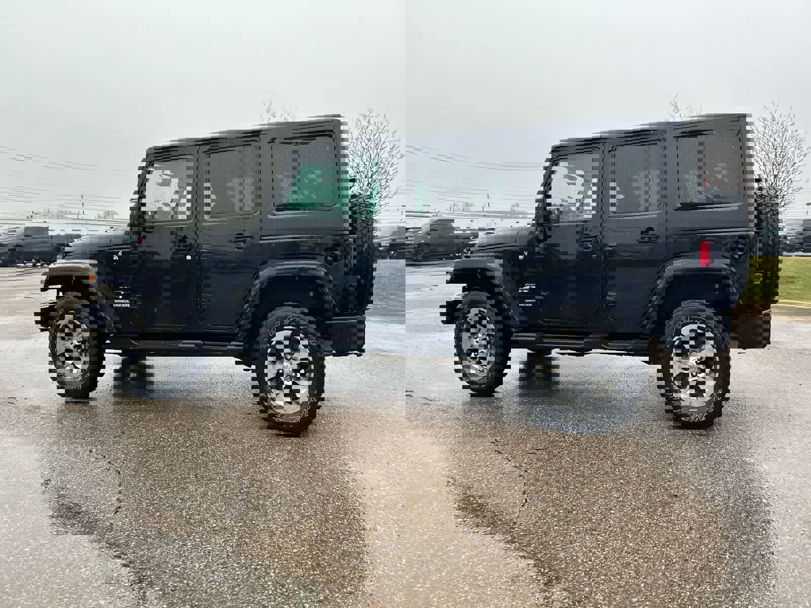 Certified 2017 Jeep Wrangler Unlimited Sahara w/ Connectivity Group image 28