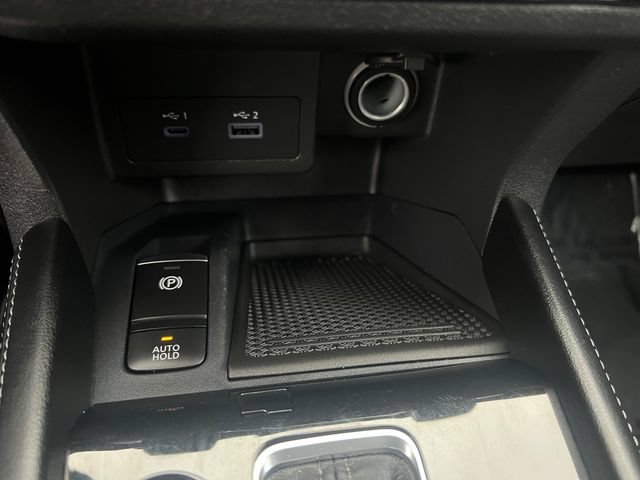 Used 2024 Nissan Kicks SR w/ SR Premium Package FWD image 21