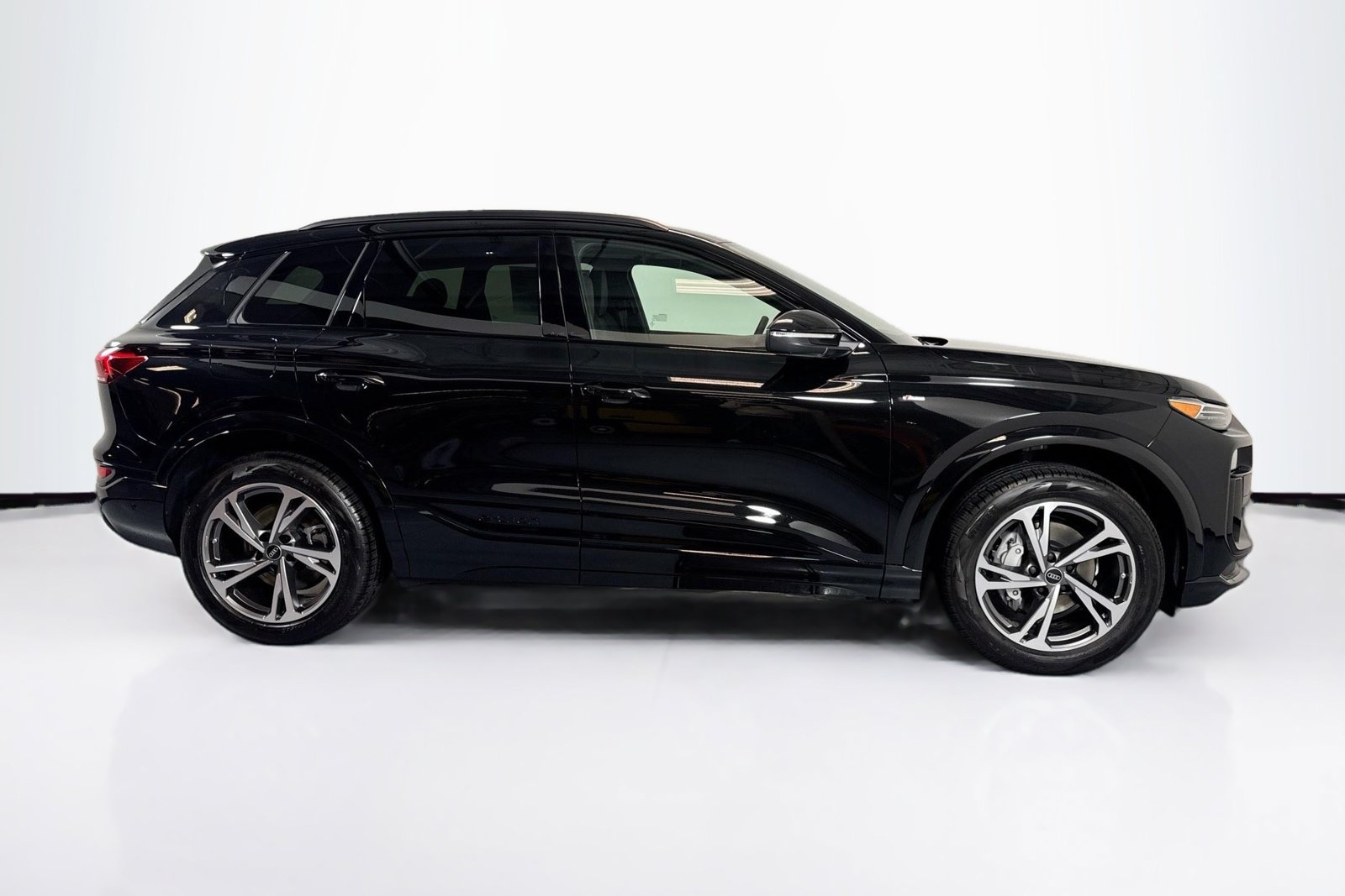 New 2027 Audi Q6 e-tron Premium Plus AWD/4WD image 4