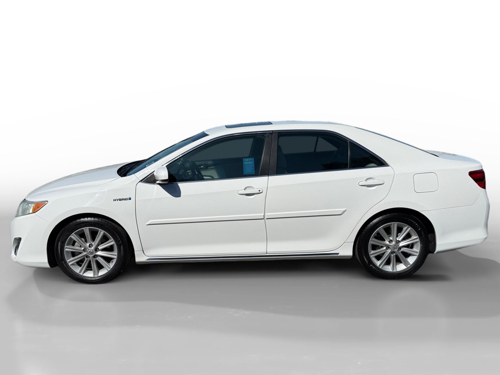 Used 2014 Toyota Camry XLE w/ Leather Package FWD image 2