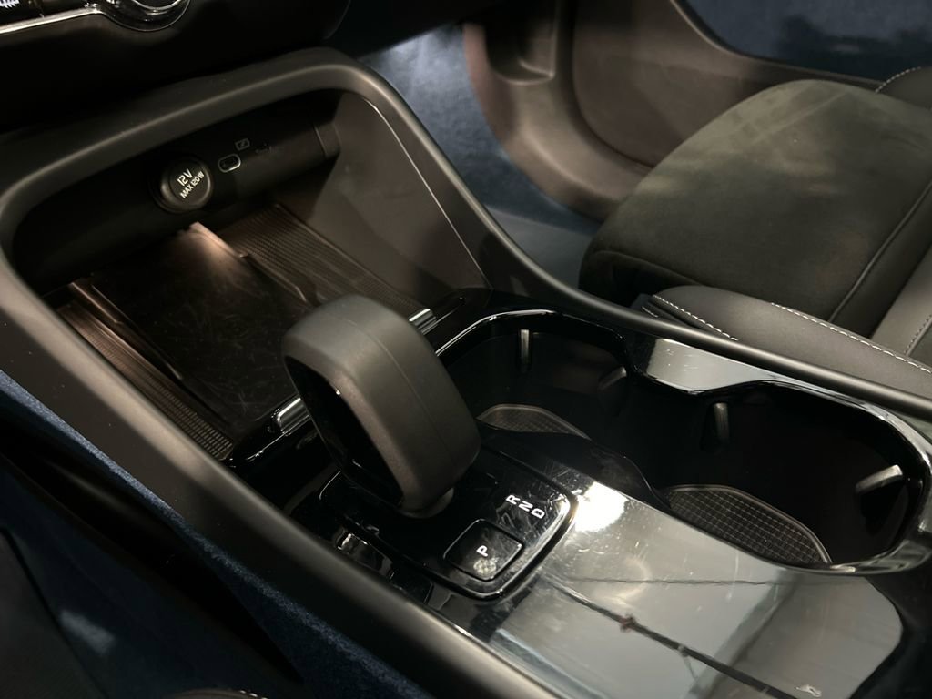 Certified 2023 Volvo XC40 Recharge Ultimate image 19