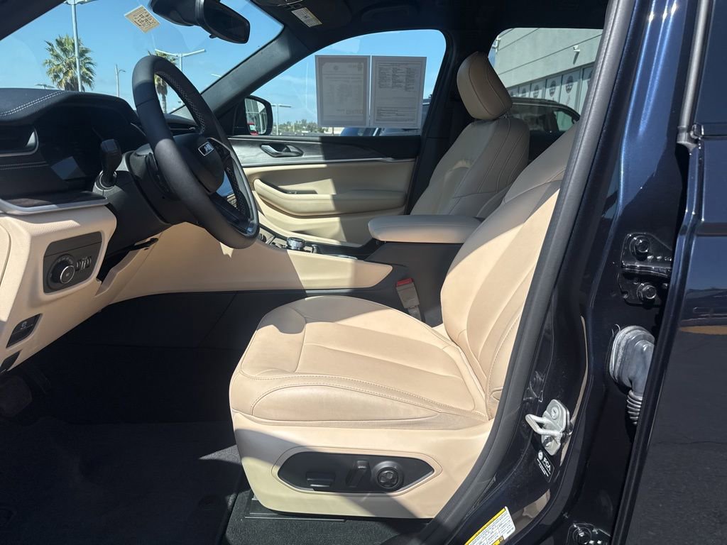 Certified 2024 Jeep Grand Cherokee Limited image 16