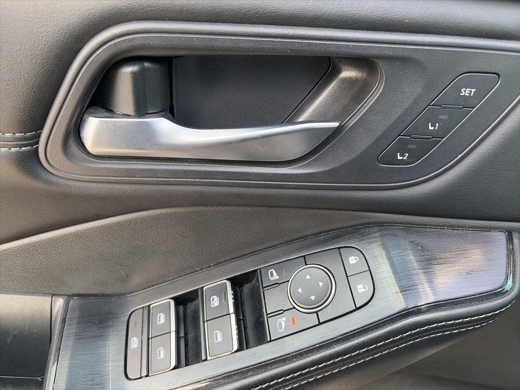 Used 2023 Nissan Rogue SL w/ SL Premium Package image 23