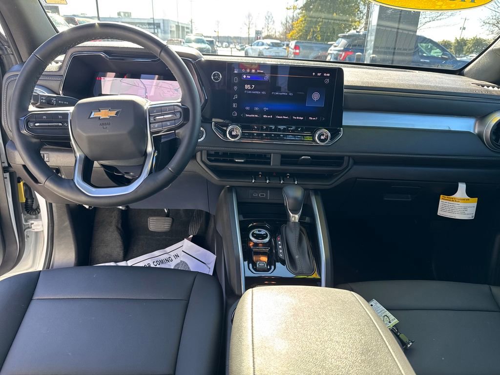 Used 2025 Chevrolet Colorado LT w/ LT Convenience Package image 18