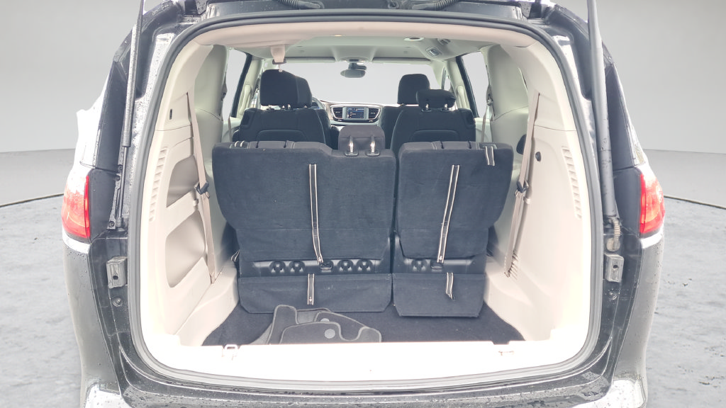 Used 2023 Chrysler Voyager LX FWD image 38