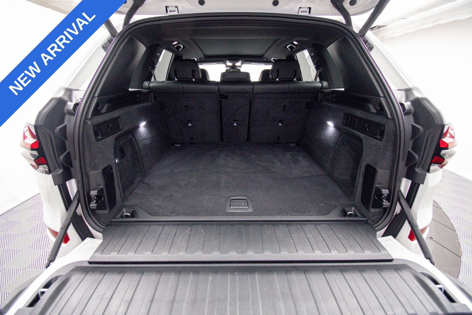 Used 2024 BMW X5 xDrive40i w/ M Sport Package AWD/4WD image 36