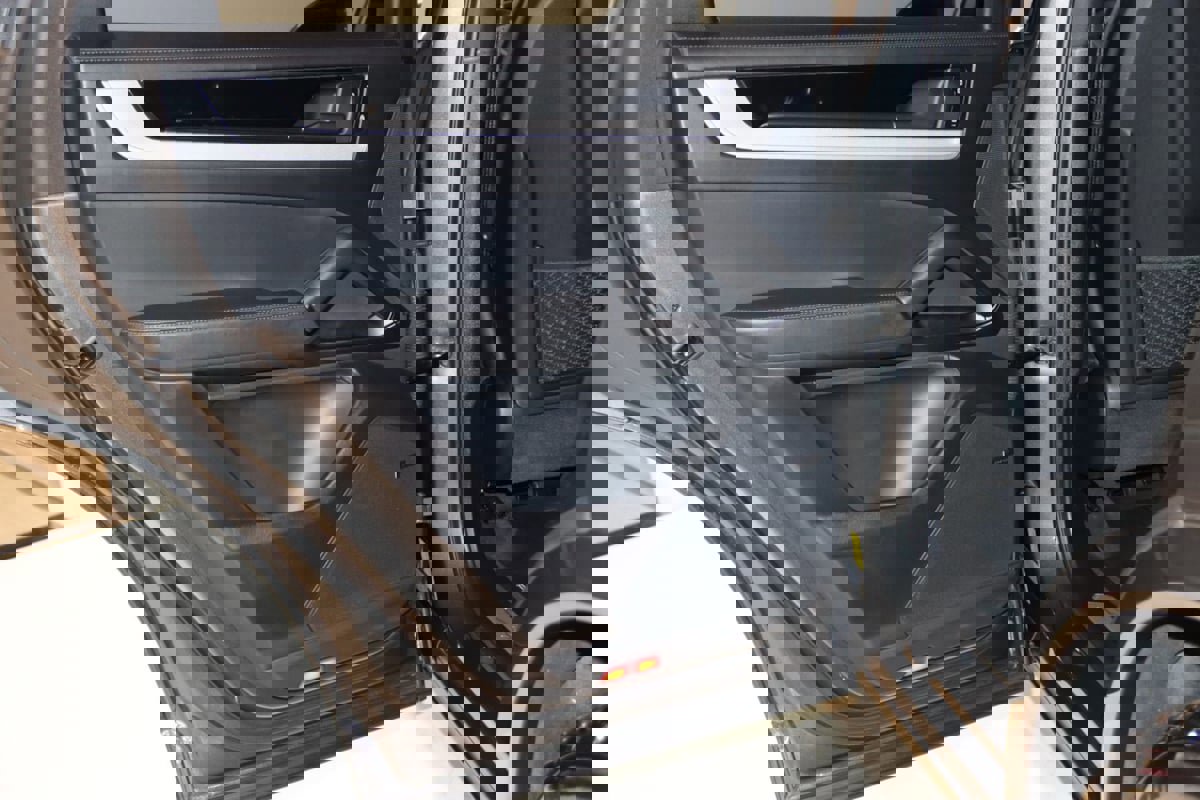 Used 2024 Porsche Cayenne image 61