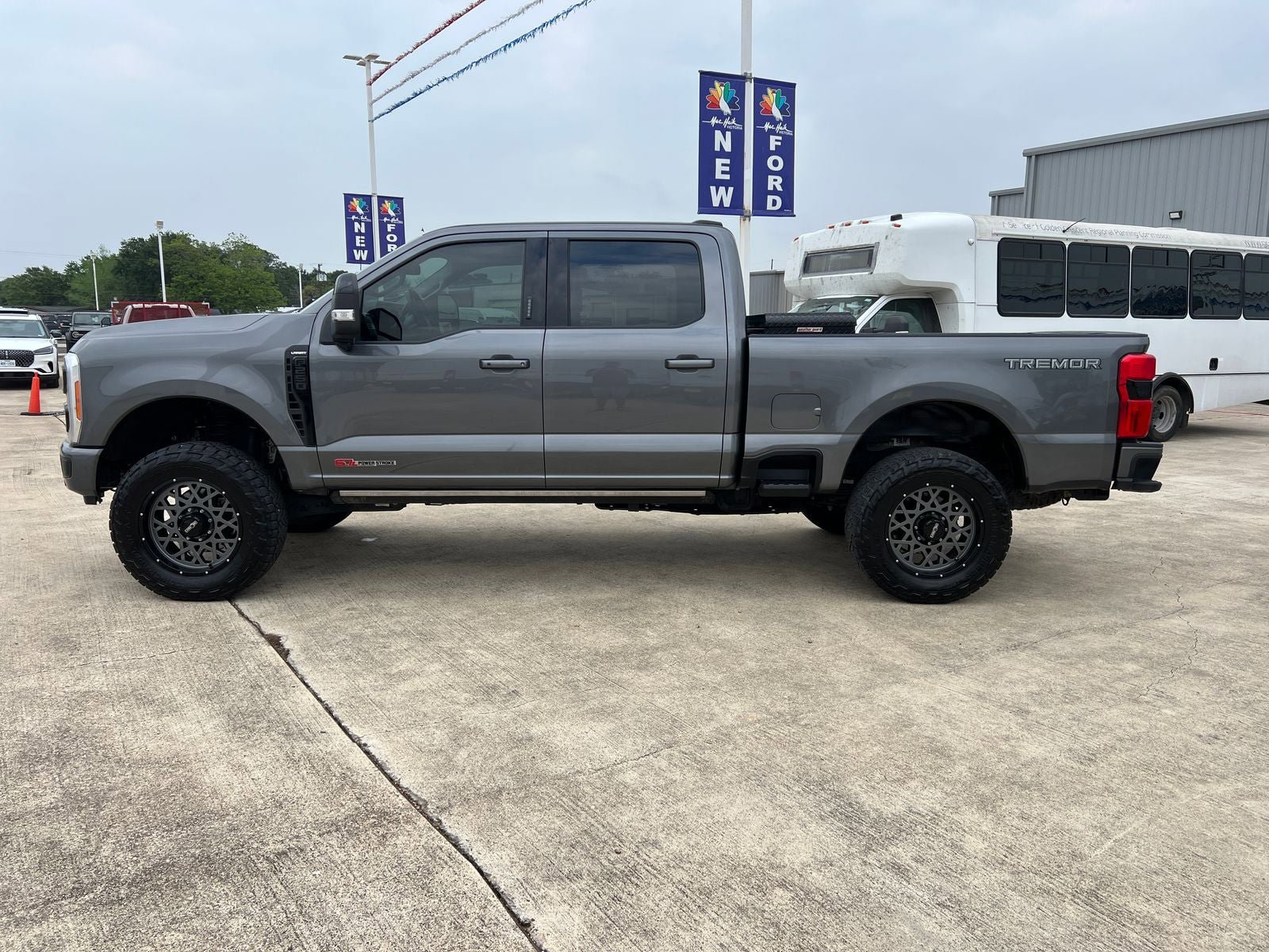 Used 2023 Ford F250 Lariat w/ Lariat Ultimate Package AWD/4WD image 6