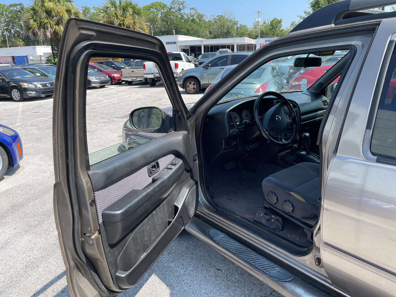 Used 2002 Nissan Pathfinder SE image 8