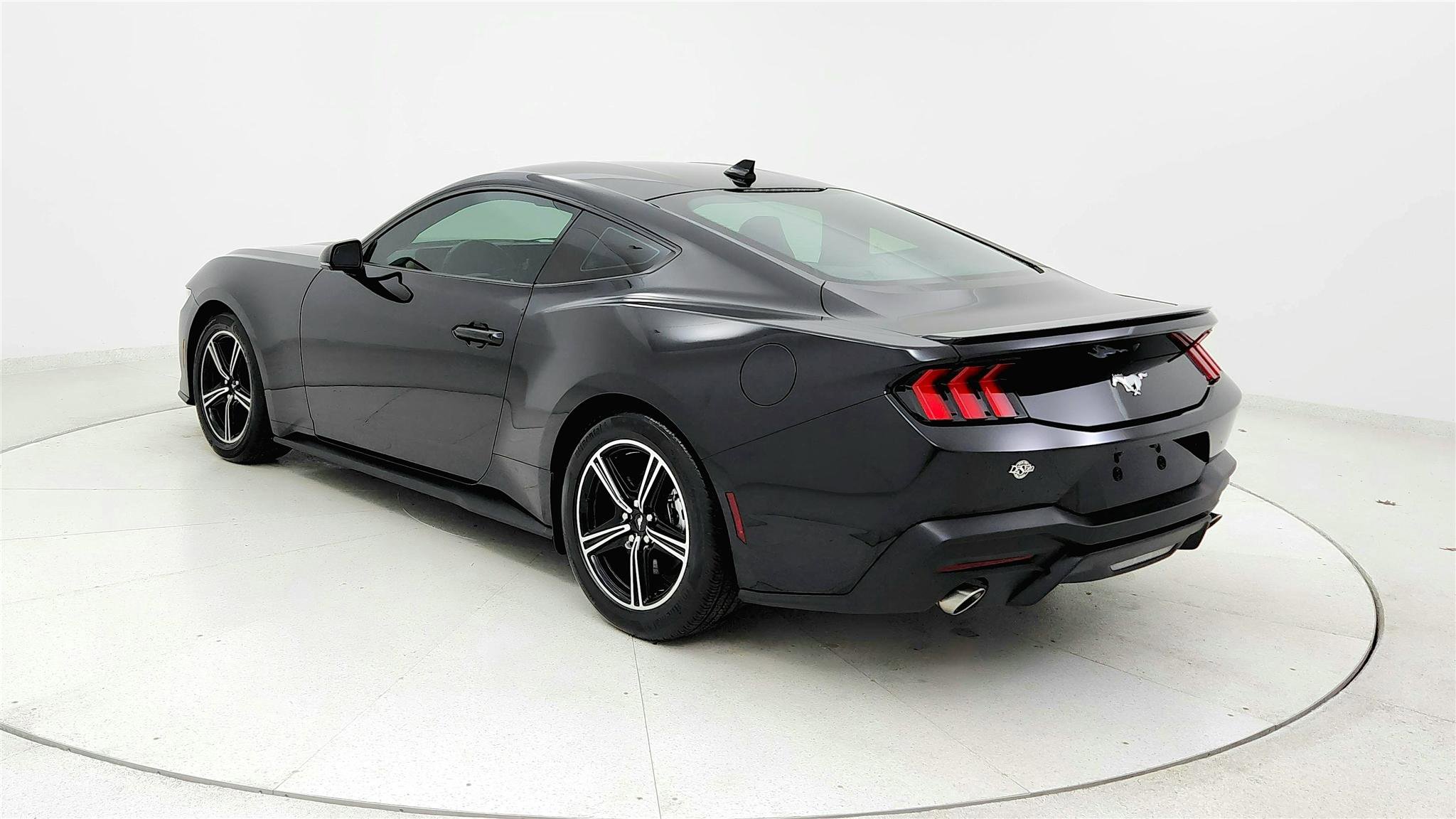 Used 2024 Ford Mustang Premium image 3